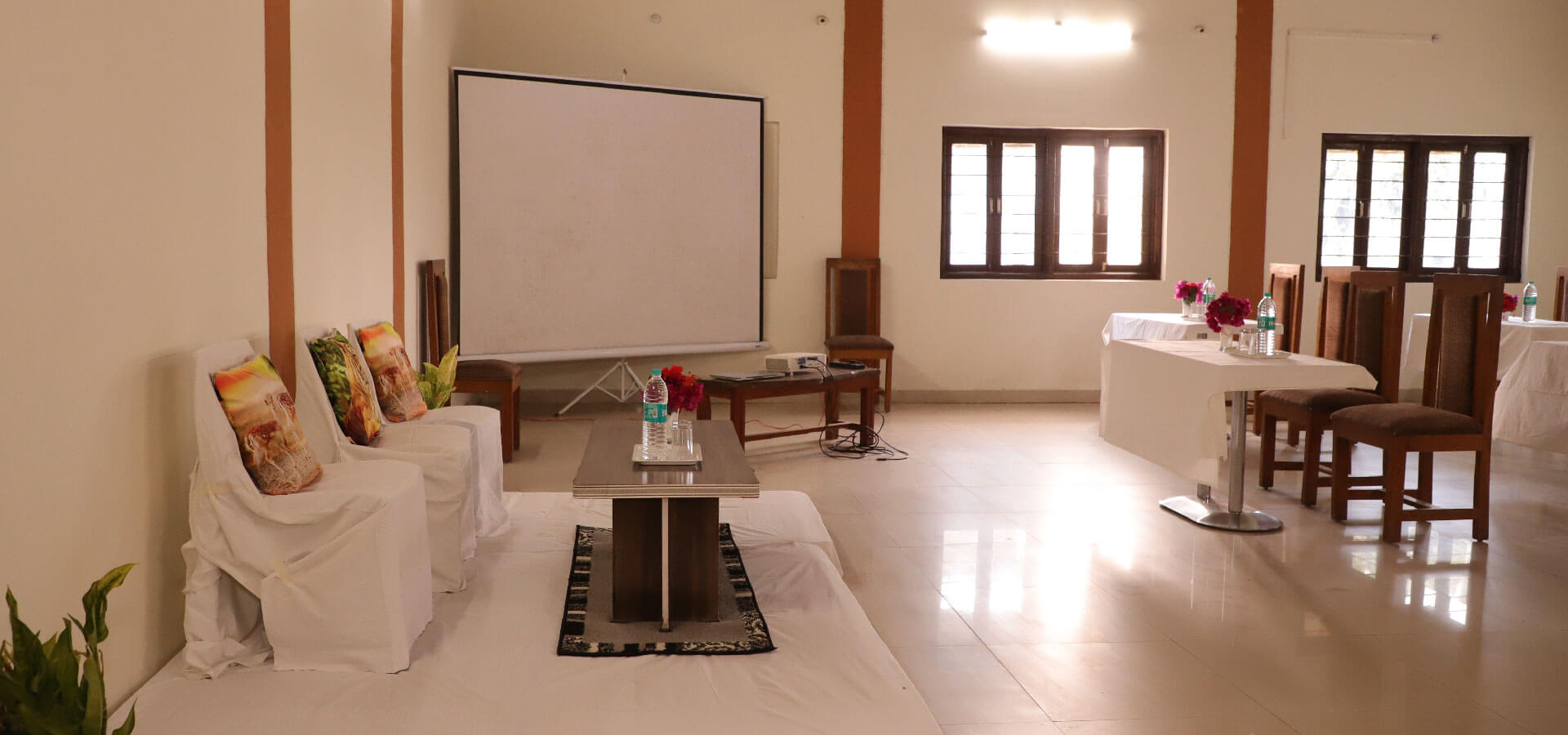 Conference Hall in Madhai - Satpura Tiger Reserve - Madhai Riverside Lodge