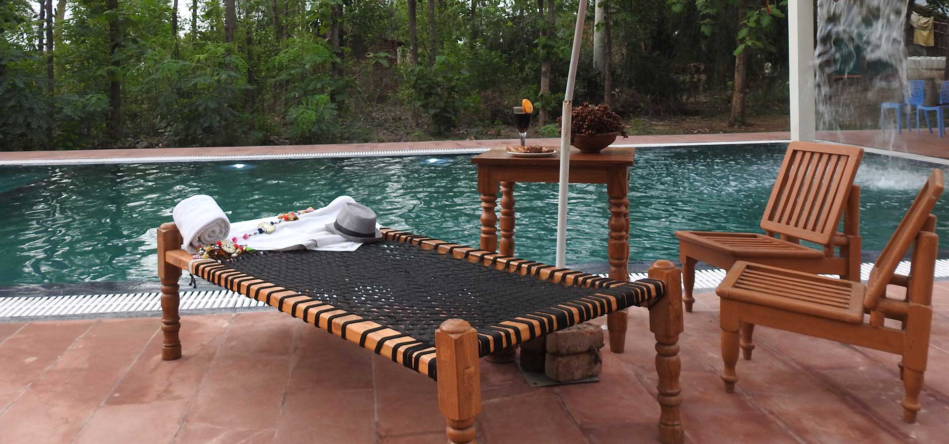  Luxury Rooms - Swimming Pool Resort in Satpura - Madhai Riverside Lodge