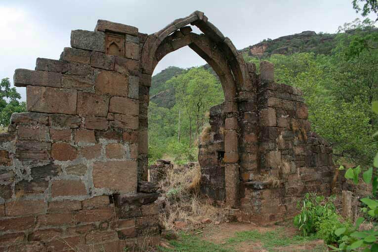 Jhin Jhin Mahal | Ancient Fort Ruins in Satpura National Park | Madhai